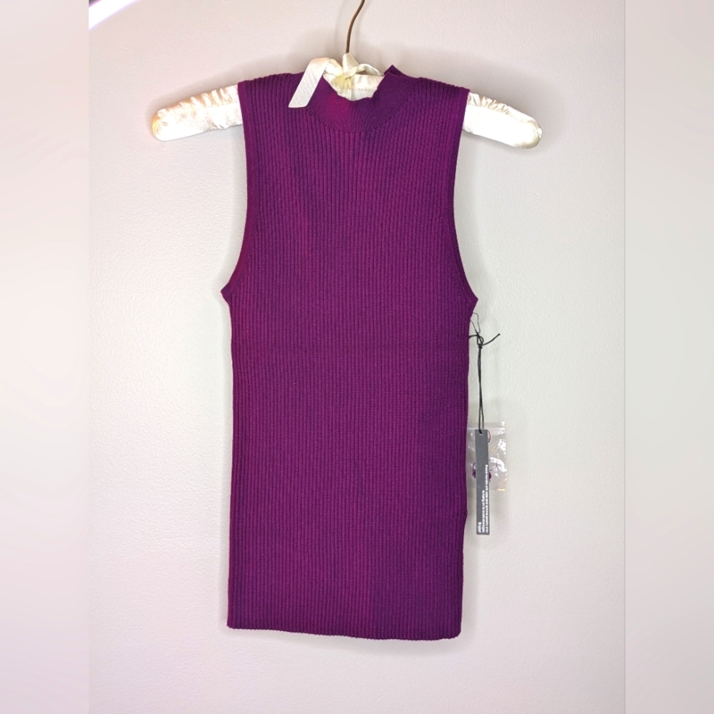 Michael stars small plum knit top